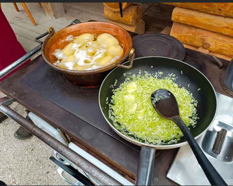 Preparazione polenta di patate